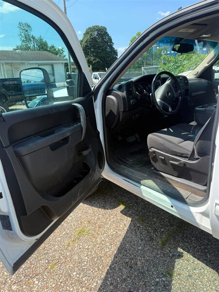 2013 Chevrolet Silverado 2500 LT - Photo 5 - Elkhart, IN 46514
