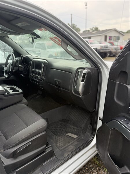 2018 Chevrolet Silverado 1500 LT - Photo 14 - Elkhart, IN 46514