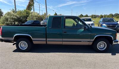 1997 GMC Sierra 1500 SLE   - Photo 3 - Elkhart, IN 46514