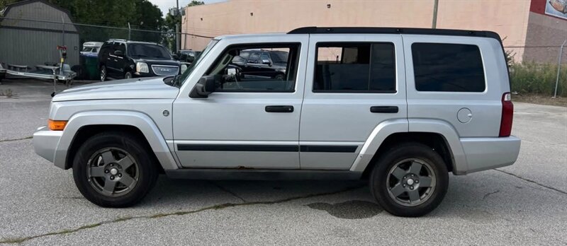 2006 Jeep Commander - Photo 9 - Elkhart, IN 46514