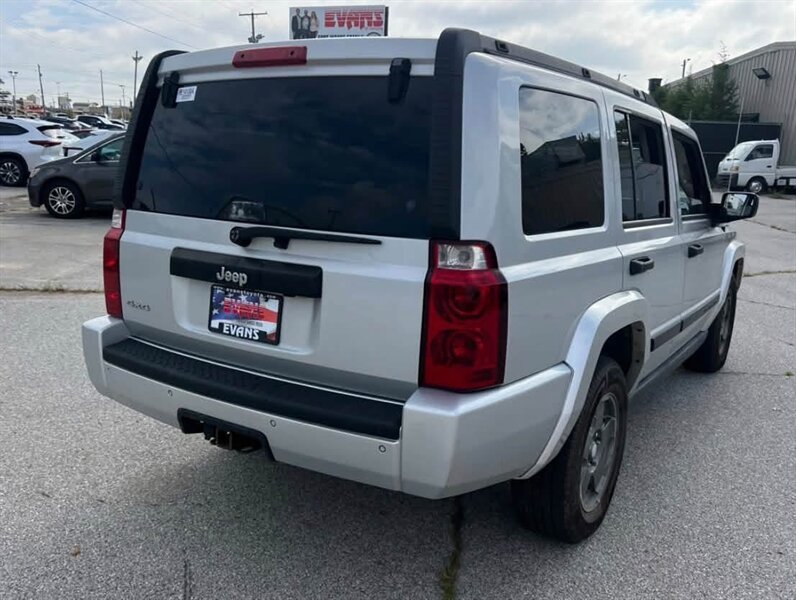 2006 Jeep Commander - Photo 6 - Elkhart, IN 46514