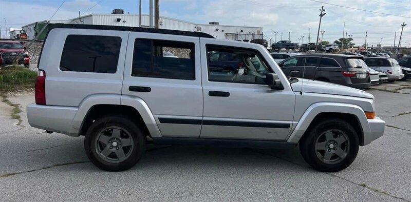 2006 Jeep Commander - Photo 3 - Elkhart, IN 46514