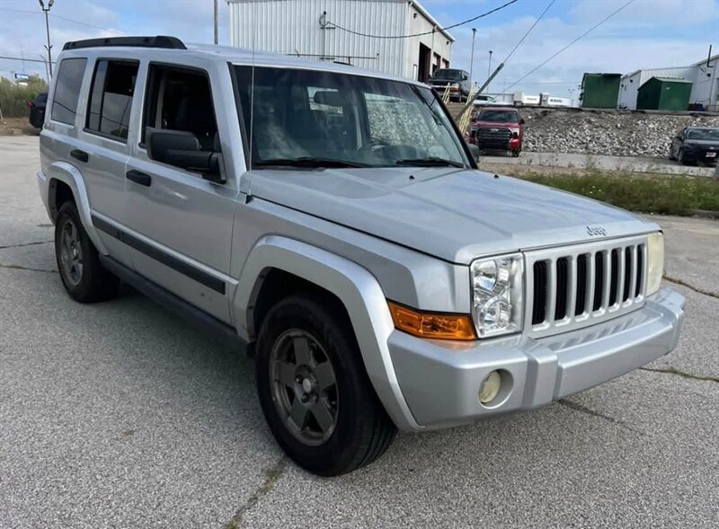 2006 Jeep Commander - Photo 2 - Elkhart, IN 46514