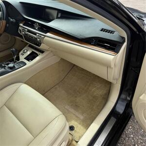 2013 Lexus ES 300h   - Photo 9 - Elkhart, IN 46514