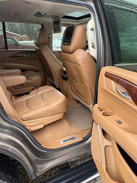 2015 Cadillac Escalade Platinum - Photo 20 - Elkhart, IN 46514