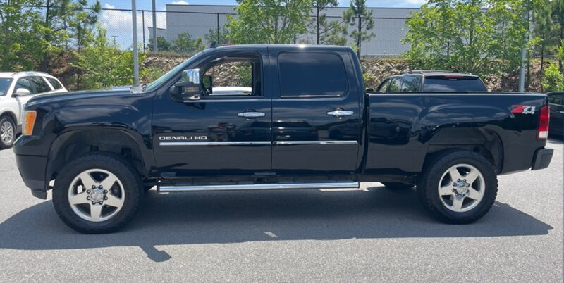 2011 GMC Sierra 2500 Denali - Photo 5 - Elkhart, IN 46514