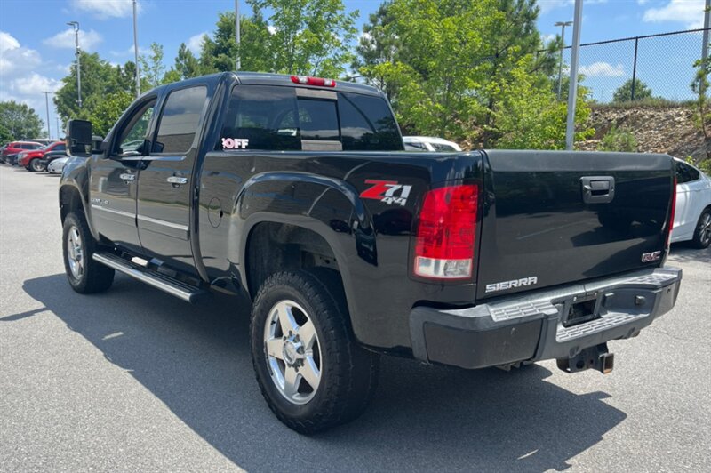 2011 GMC Sierra 2500 Denali - Photo 6 - Elkhart, IN 46514