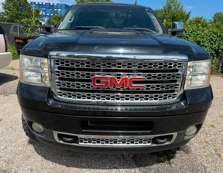 2011 GMC Sierra 2500 Denali - Photo 3 - Elkhart, IN 46514