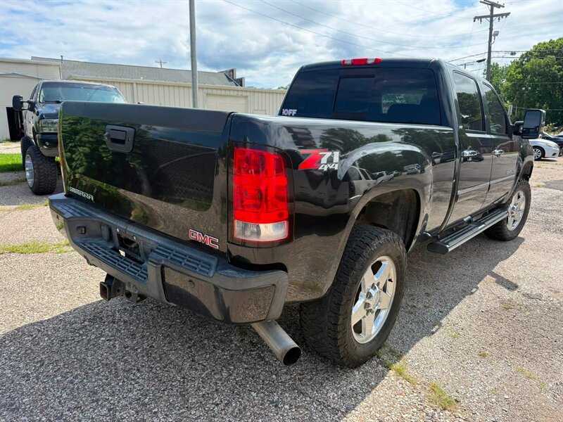 2011 GMC Sierra 2500 Denali - Photo 14 - Elkhart, IN 46514