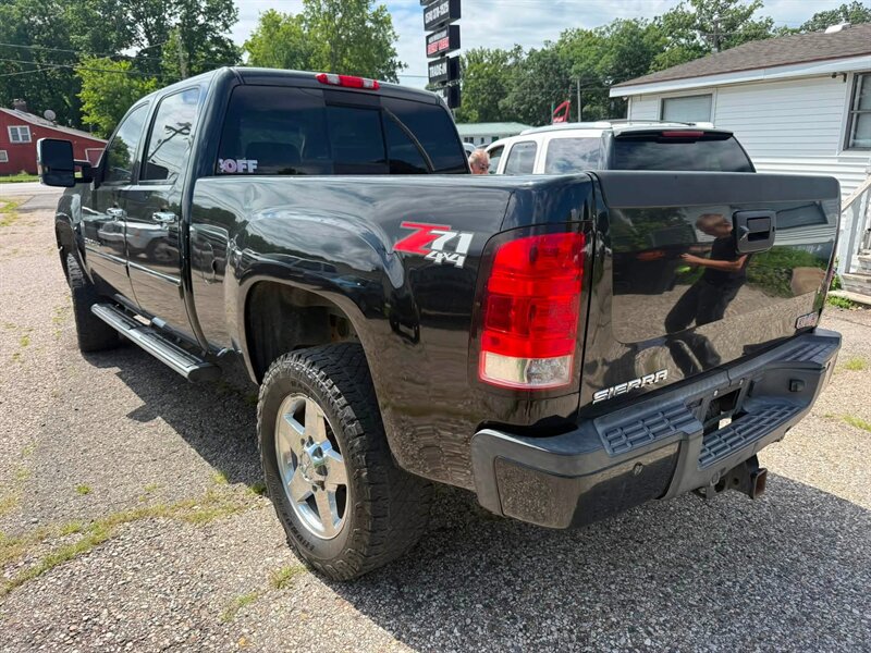 2011 GMC Sierra 2500 Denali - Photo 13 - Elkhart, IN 46514