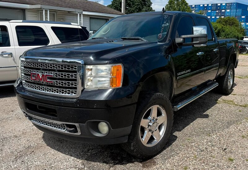 2011 GMC Sierra 2500 Denali - Photo 1 - Elkhart, IN 46514