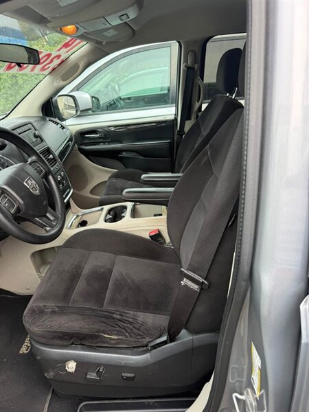 2014 Dodge Grand Caravan SXT - Photo 6 - Elkhart, IN 46514