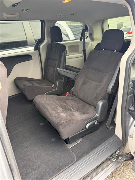 2014 Dodge Grand Caravan SXT - Photo 10 - Elkhart, IN 46514
