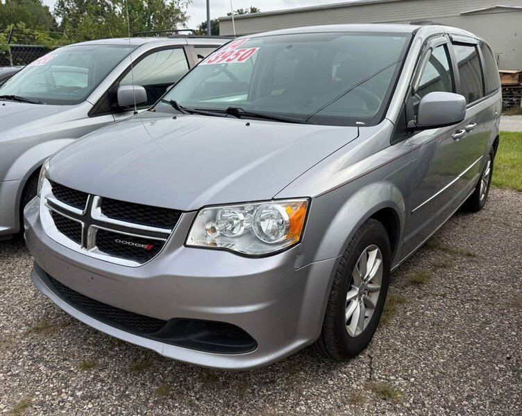 2014 Dodge Grand Caravan SXT - Photo 1 - Elkhart, IN 46514