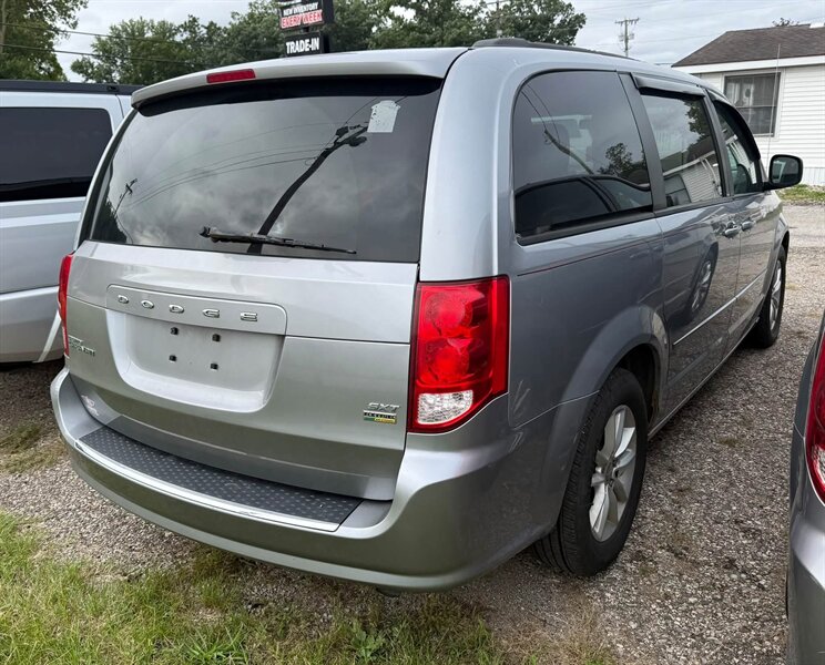2014 Dodge Grand Caravan SXT - Photo 5 - Elkhart, IN 46514