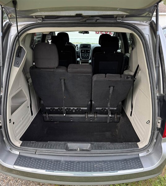 2014 Dodge Grand Caravan SXT - Photo 14 - Elkhart, IN 46514