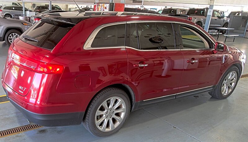 2014 Lincoln MKT Ecoboost - Photo 2 - Elkhart, IN 46514
