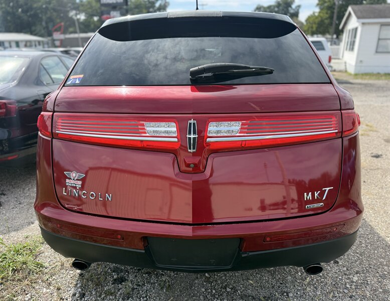 2014 Lincoln MKT Ecoboost - Photo 8 - Elkhart, IN 46514