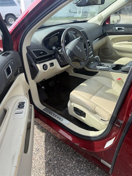 2014 Lincoln MKT Ecoboost - Photo 10 - Elkhart, IN 46514