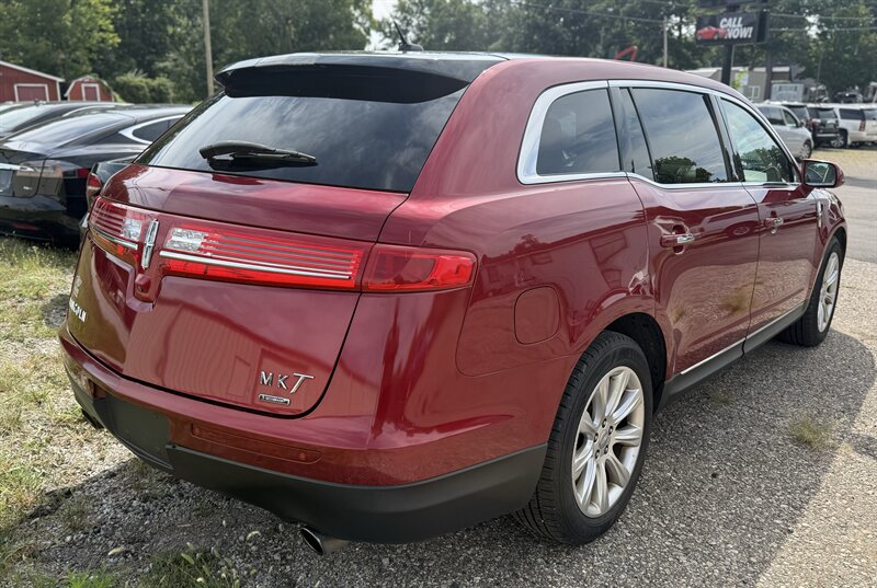 2014 Lincoln MKT Ecoboost - Photo 7 - Elkhart, IN 46514