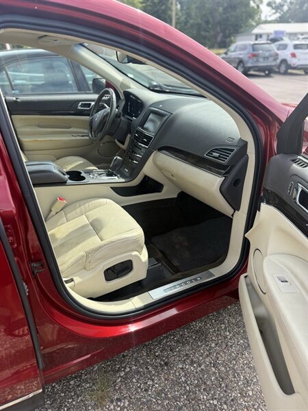 2014 Lincoln MKT Ecoboost - Photo 17 - Elkhart, IN 46514