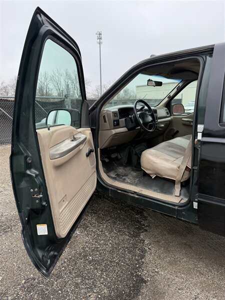 2002 Ford F-350 Super Duty XL - Photo 9 - Elkhart, IN 46514
