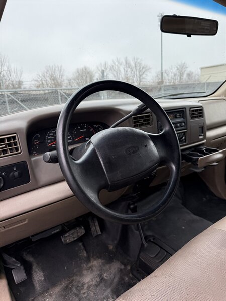 2002 Ford F-350 Super Duty XL - Photo 11 - Elkhart, IN 46514