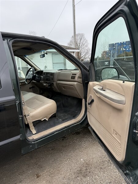 2002 Ford F-350 Super Duty XL - Photo 14 - Elkhart, IN 46514