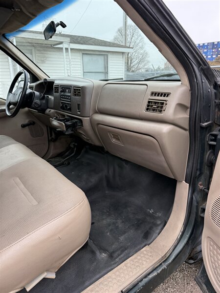 2002 Ford F-350 Super Duty XL - Photo 16 - Elkhart, IN 46514