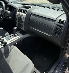 2011 Ford Escape XLT   - Photo 10 - Elkhart, IN 46514