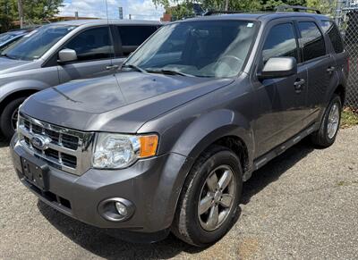 2011 Ford Escape XLT   - Photo 2 - Elkhart, IN 46514