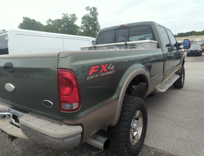 2004 Ford F-350 Super Duty King Ranch - Photo 2 - Elkhart, IN 46514