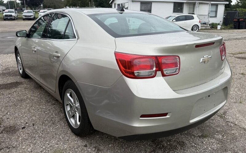 2013 Chevrolet Malibu LS - Photo 4 - Elkhart, IN 46514