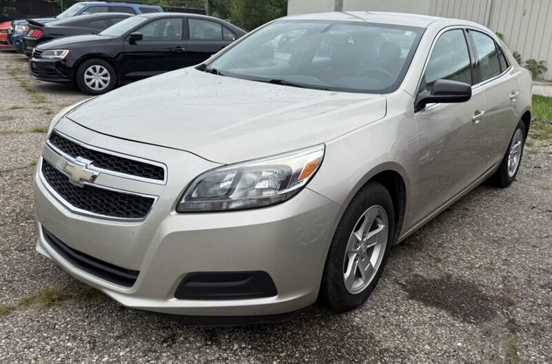 2013 Chevrolet Malibu LS - Photo 1 - Elkhart, IN 46514