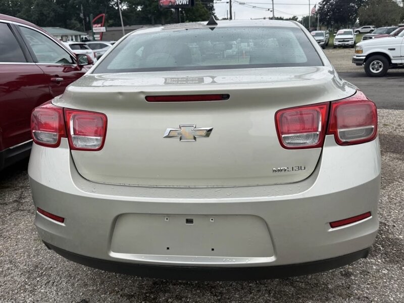 2013 Chevrolet Malibu LS - Photo 6 - Elkhart, IN 46514