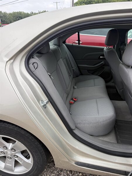 2013 Chevrolet Malibu LS - Photo 14 - Elkhart, IN 46514