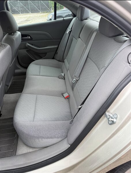 2013 Chevrolet Malibu LS - Photo 13 - Elkhart, IN 46514