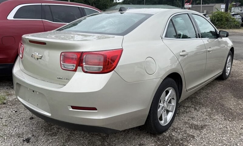 2013 Chevrolet Malibu LS - Photo 7 - Elkhart, IN 46514