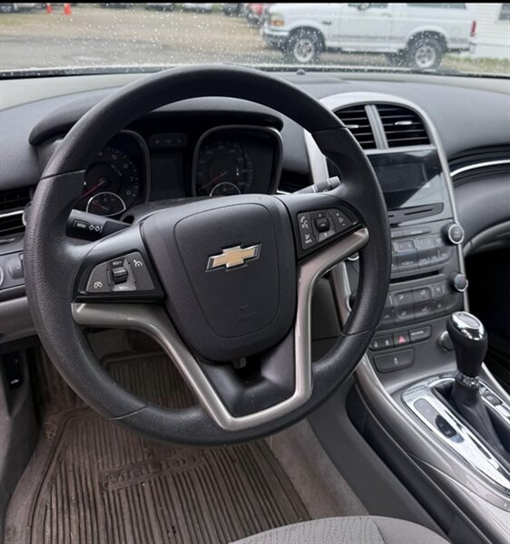 2013 Chevrolet Malibu LS - Photo 9 - Elkhart, IN 46514