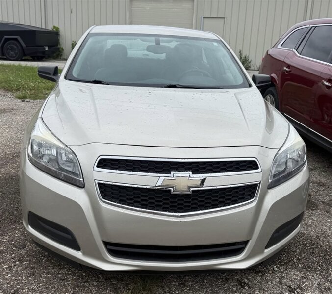 2013 Chevrolet Malibu LS - Photo 3 - Elkhart, IN 46514
