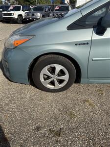 2013 Toyota Prius Base Hatchback   - Photo 3 - Elkhart, IN 46514