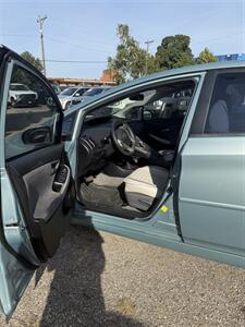 2013 Toyota Prius Base Hatchback   - Photo 15 - Elkhart, IN 46514