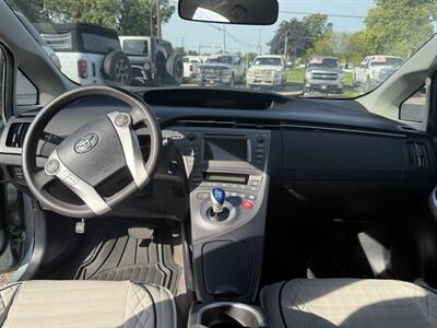 2013 Toyota Prius Base Hatchback   - Photo 16 - Elkhart, IN 46514