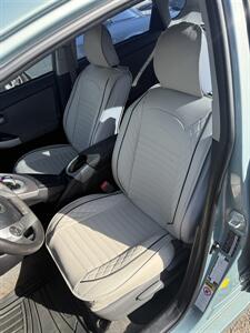 2013 Toyota Prius Base Hatchback   - Photo 11 - Elkhart, IN 46514