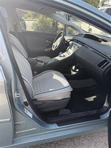 2013 Toyota Prius Base Hatchback   - Photo 12 - Elkhart, IN 46514