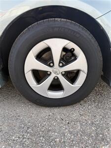 2013 Toyota Prius Base Hatchback   - Photo 18 - Elkhart, IN 46514