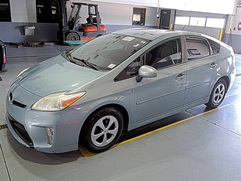 2013 Toyota Prius Base Hatchback - Photo 1 - Elkhart, IN 46514