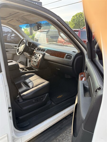 2013 Chevrolet Tahoe LT - Photo 27 - Elkhart, IN 46514