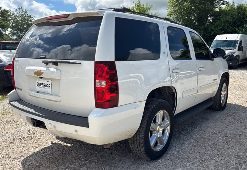 2013 Chevrolet Tahoe LT - Photo 4 - Elkhart, IN 46514