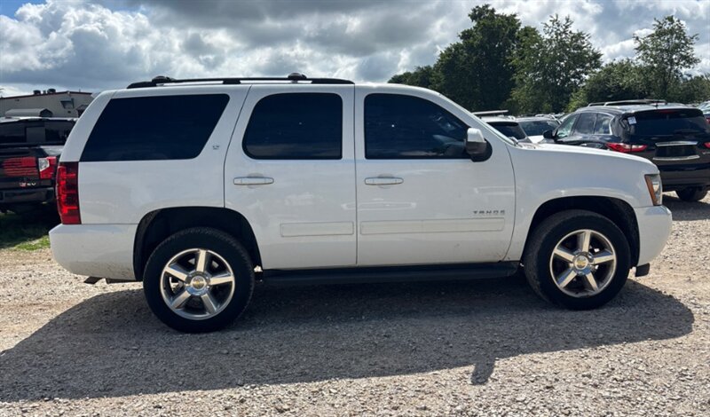 2013 Chevrolet Tahoe LT - Photo 5 - Elkhart, IN 46514